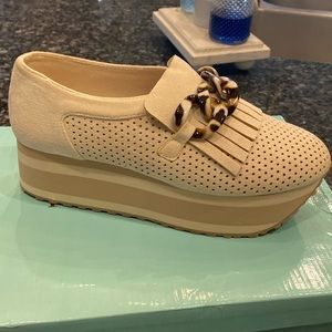 Brand new,never worn!